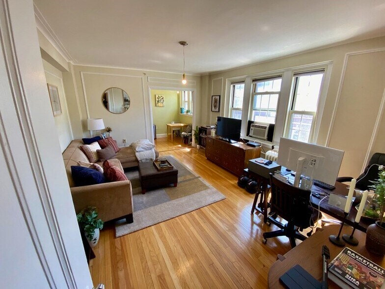 Primary Photo - 1476 Beacon St
