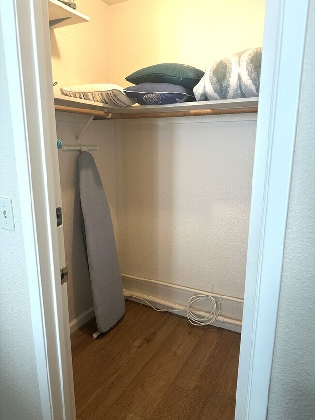 Building Photo - 2525 Solano Rd