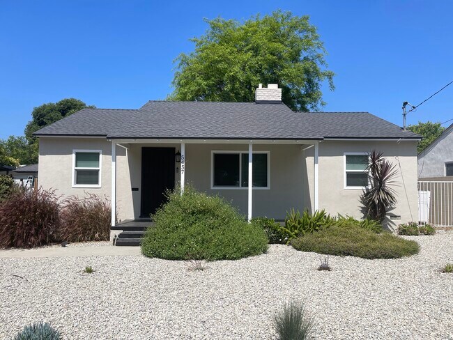 Primary Photo - 5457 Beck Ave