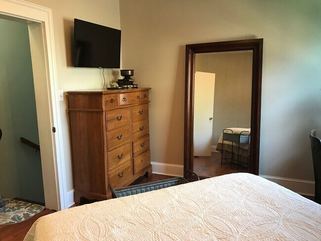 Building Photo - Charming 2BR Condo in Marigny