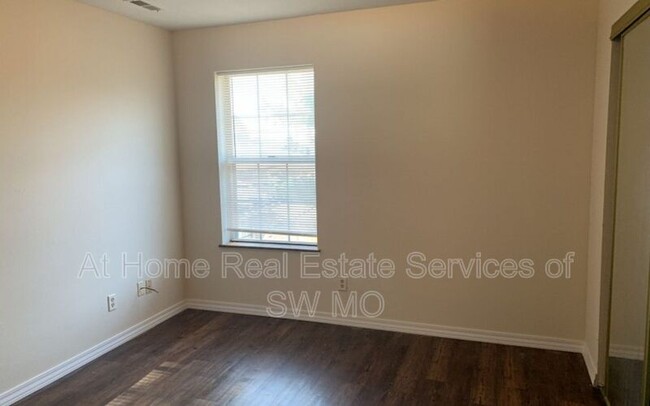 Building Photo - 3339 E Southern Hills Blvd