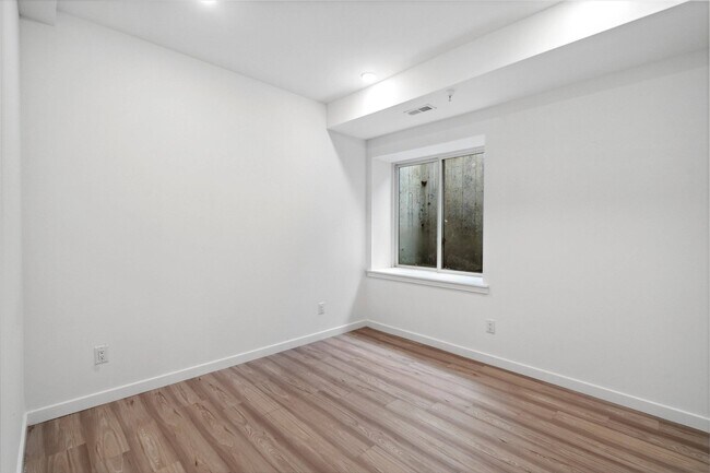 Building Photo - 1338 N 15th St