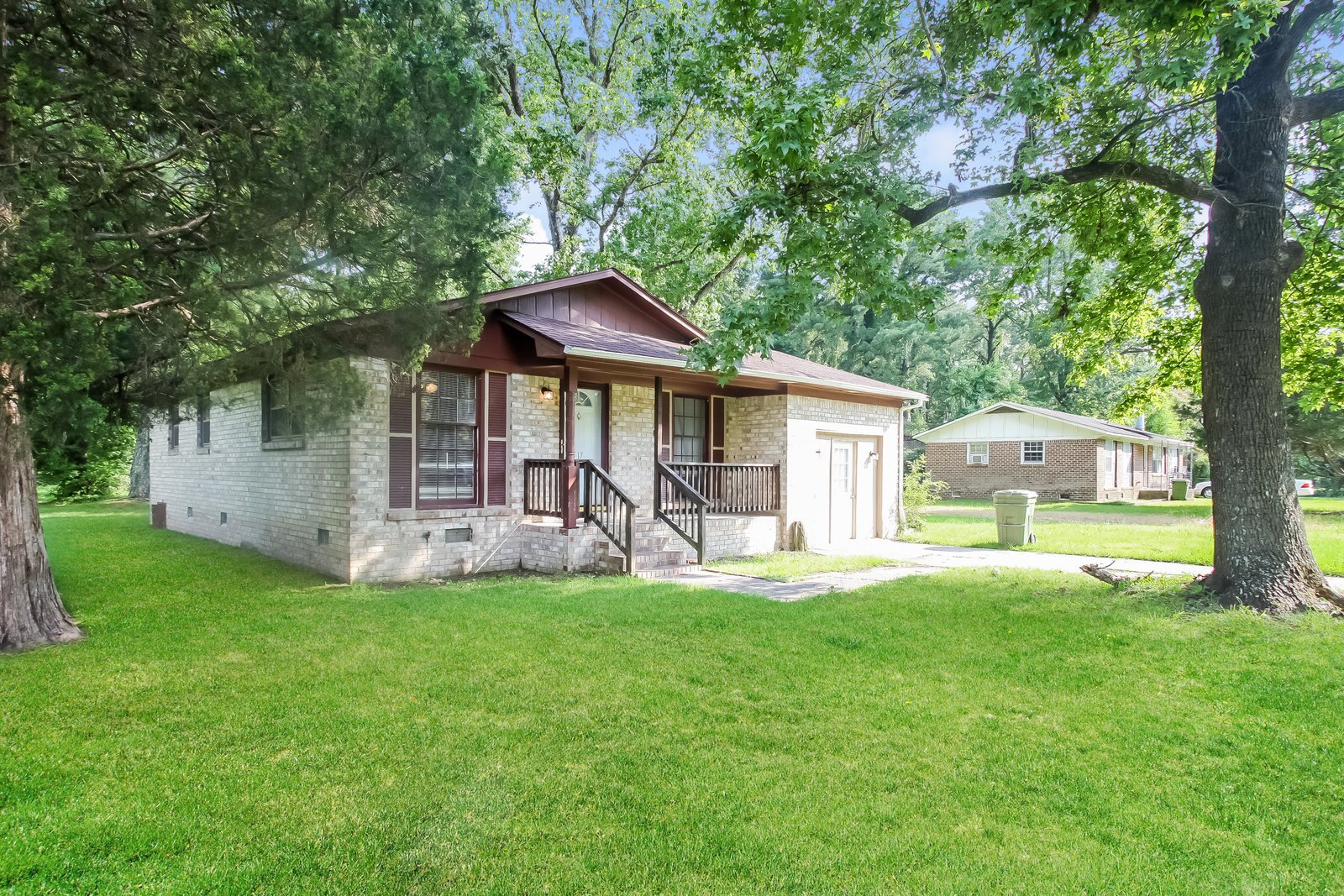 Building Photo - 517 Riverside Ln