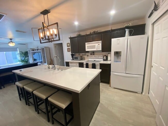 Building Photo - 3045 Palisades Dr