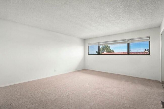 Building Photo - 3447 Skyline Blvd