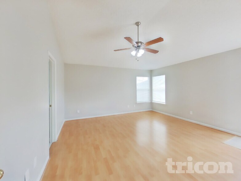 Building Photo - 325 Island View Cir