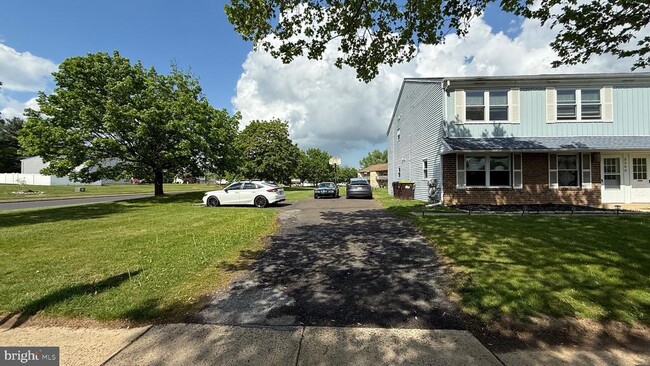 Building Photo - 3300 Johns Ct