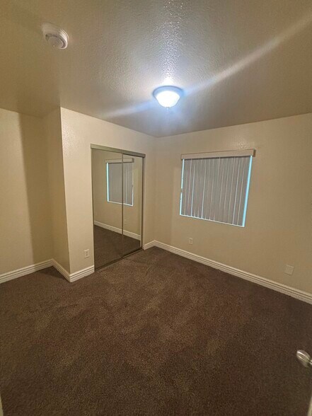 Building Photo - 116 E 82nd St