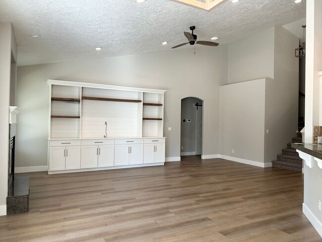 Building Photo - Lochsa Falls 5 Bedroom Home with Private B...