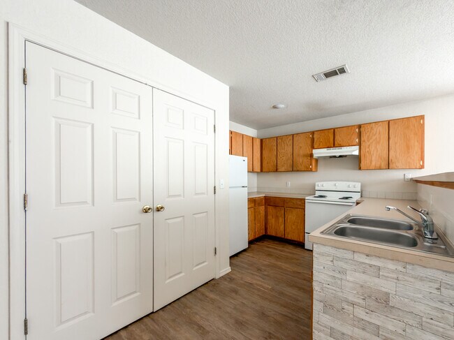 Building Photo - 1322 N 47th St