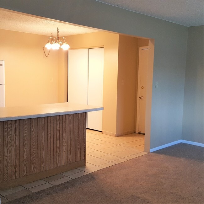 Building Photo - 524 Bellarmine Dr E