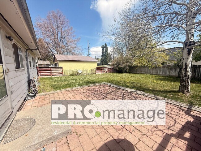 Building Photo - Single family home with yard