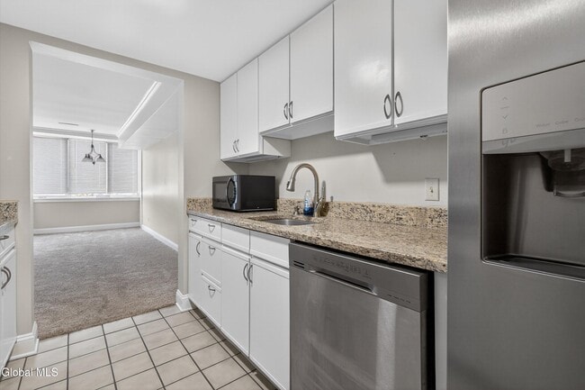 Building Photo - 17 Derby Dr