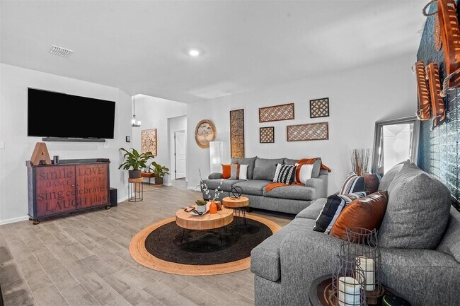 Building Photo - 8916 Old Rawhide Ln