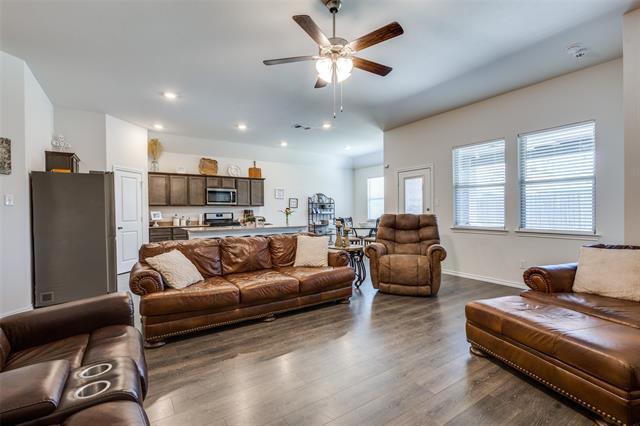 Building Photo - 900 Honey Maple St