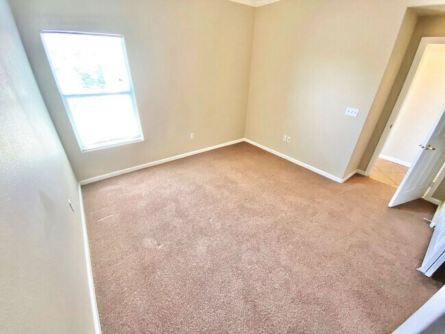 Building Photo - Gorgeous Summerlin 2 Bedroom, 2 Bathroom C...