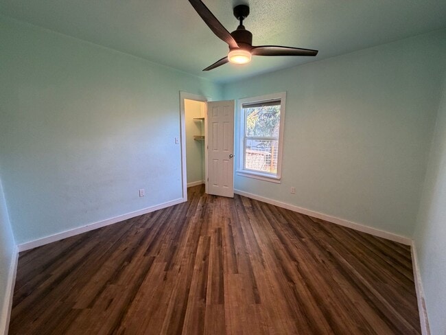 Building Photo - 2 Bedroom 1.5 bath single family home