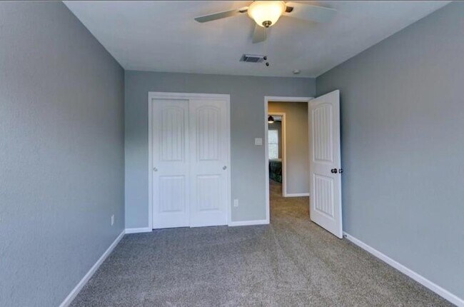 Building Photo - 1710 Palmetto Dr