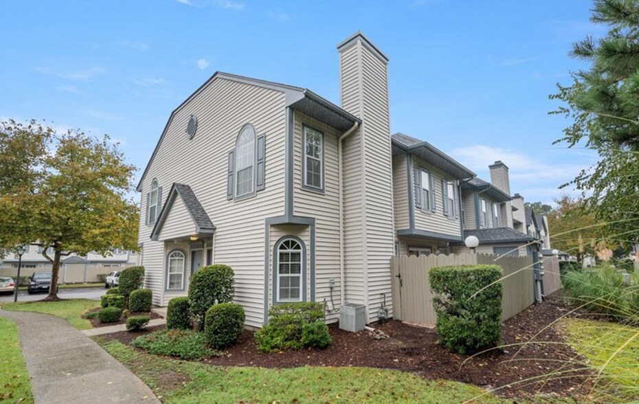 Primary Photo - 4520 Shallowford Cir