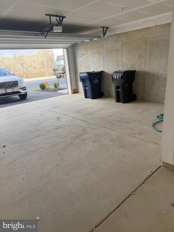 Building Photo - 83 Four Leaf Dr