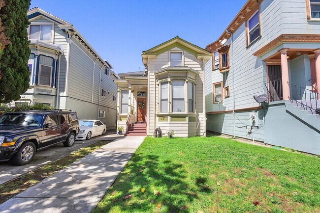 Building Photo - 1431 Linden St