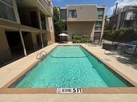 Building Photo - Great Location!