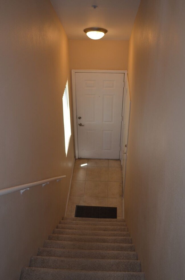 Building Photo - MOVE IN Special!!  Biltmore 2 bedroom!