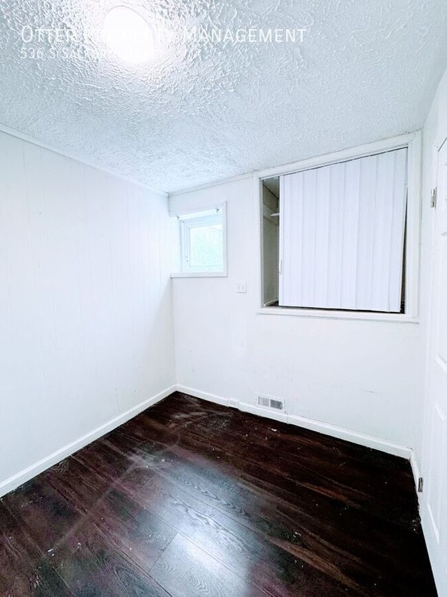 Building Photo - 536 S Salford St
