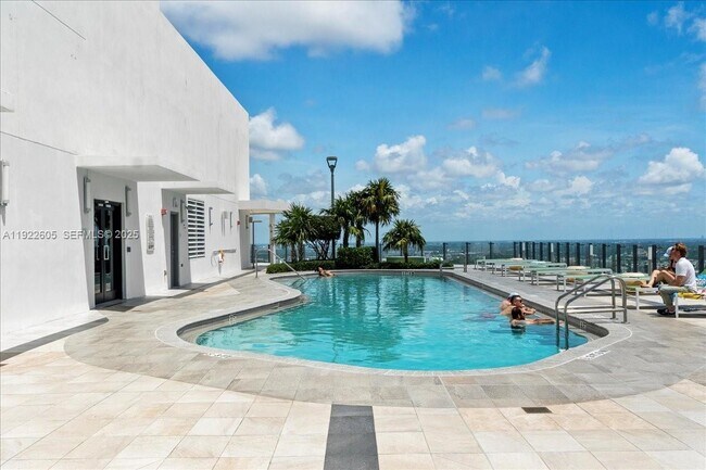 Building Photo - 501 NE 31st St