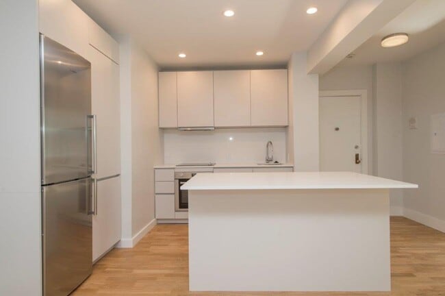 Building Photo - Great 1 Bed Or 2 Bed w/o Living Room