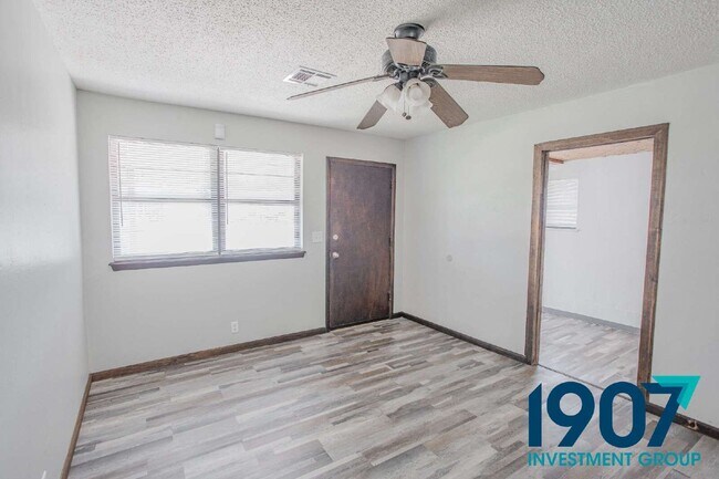 Building Photo - 608 N Janeway Ave