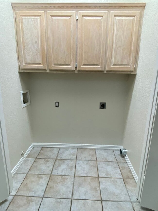 Building Photo - Quiet 2 bedroom townhome close to Downtown Denton Square