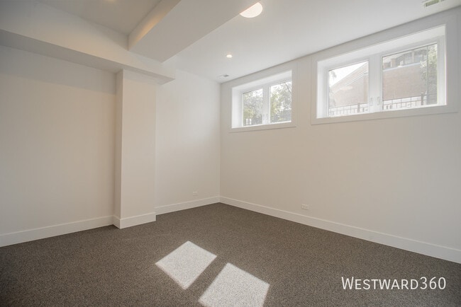Building Photo - 2042 W Washington Blvd