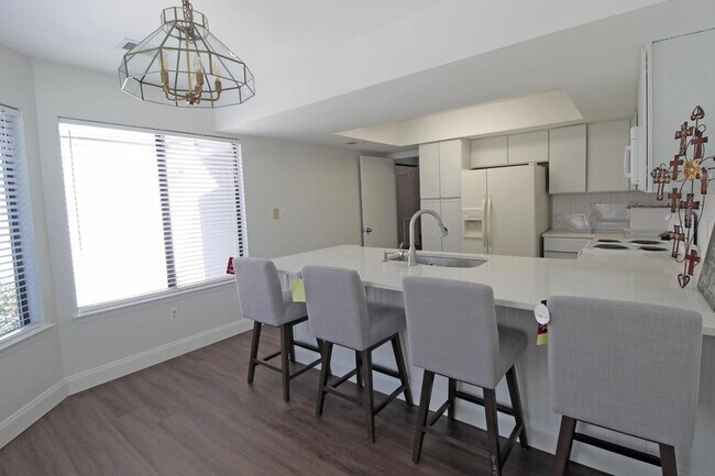 Building Photo - 3 Bedroom Townhouse in Gleneagles Community of Bluewater Bay!