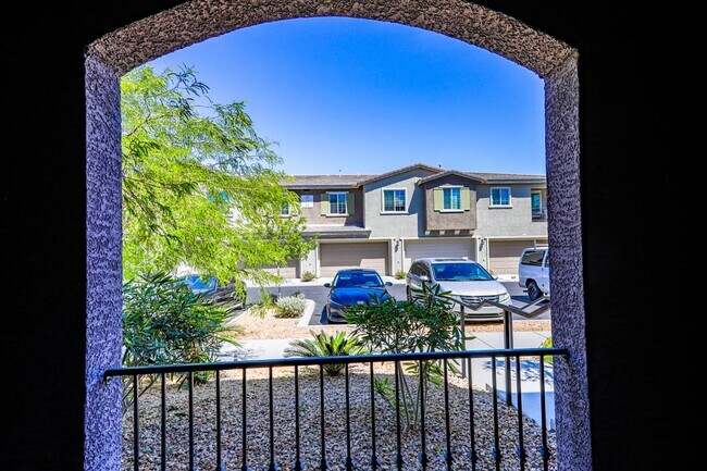 Building Photo - 3 Bed Townhome At Las Vegas Blv and St. Rose Pkwy
