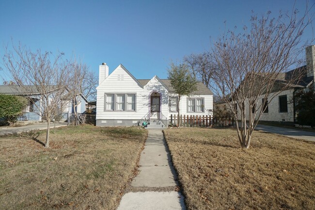 Primary Photo - Charming 3-Bedroom Home for Rent in Jeffer...