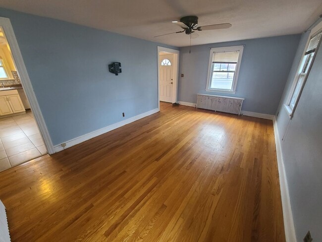 Building Photo - 2 Bedroom Single-Family Home