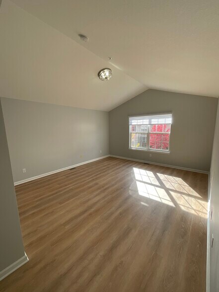 Building Photo - 28957 Cullen Dr