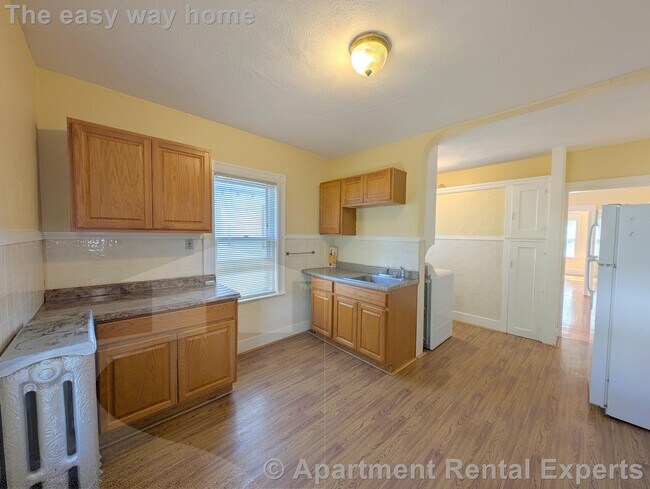 Building Photo - 58 Monument St