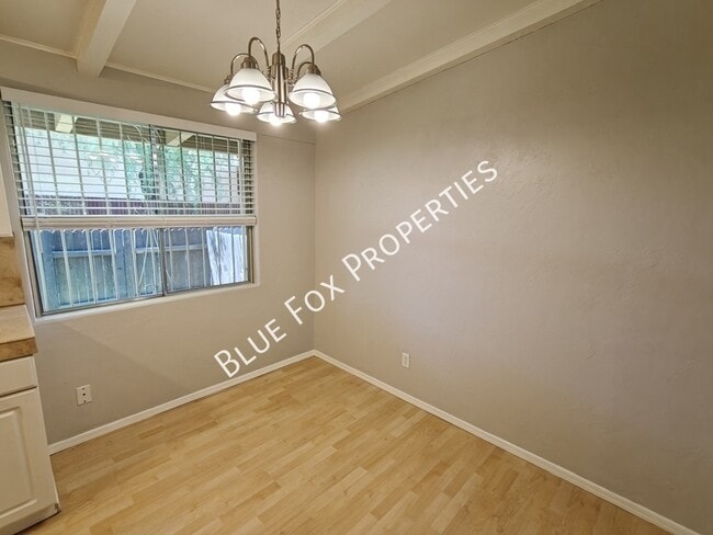 Building Photo - 5901 N Oracle Rd