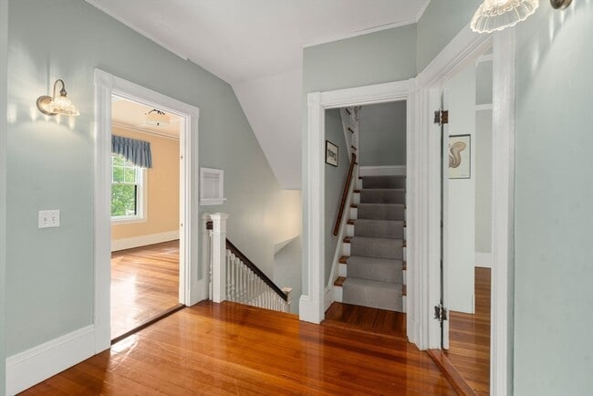 Building Photo - 18 Eaton Ct