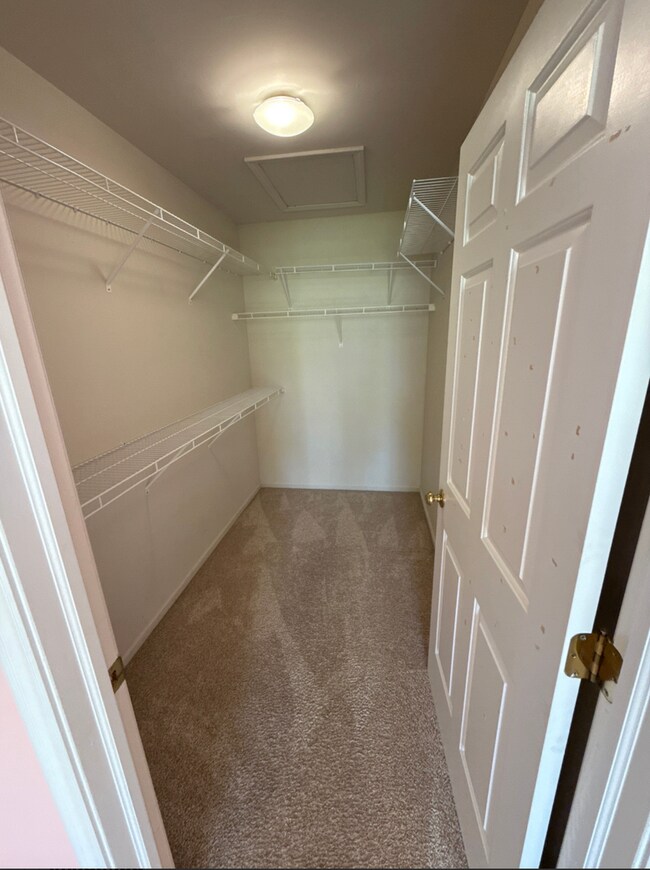 Building Photo - 3 Bed 2 Bath