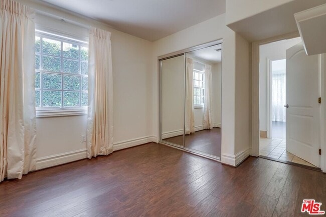 Building Photo - 114 S Layton Dr