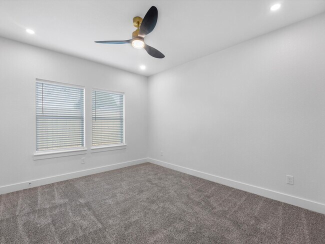 Building Photo - 900 Lucky St