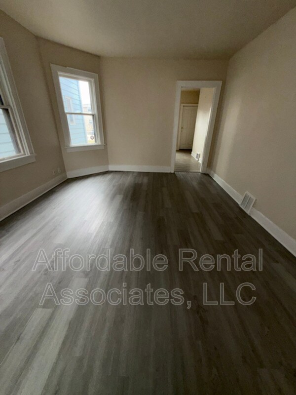 Building Photo - 2627 S 6th St