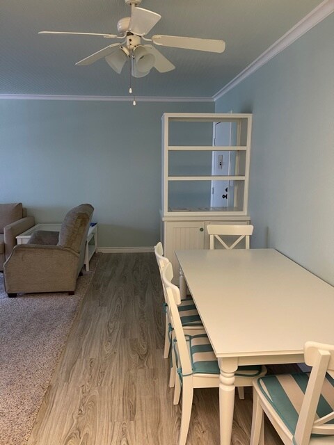 Open concept dining area - 18900 Delaware St