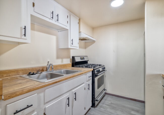 Building Photo - 1005 N Center Ave