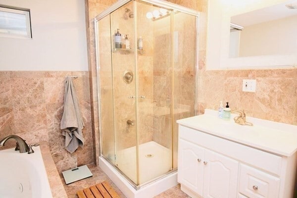 Building Photo - 111 Lakewood St