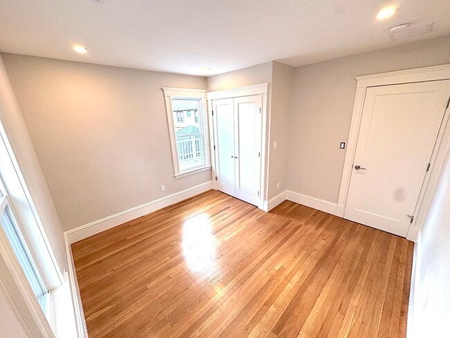 Building Photo - 14 White St