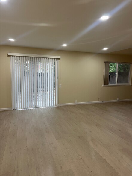 Building Photo - 1341 Drake Dr